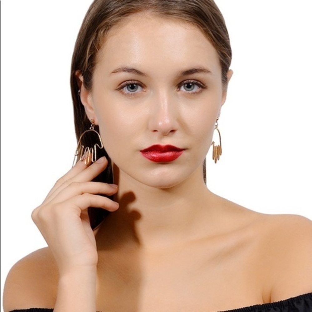 3/$30 ๐ Abstract Hand Earrings - Picture 3 of 4
